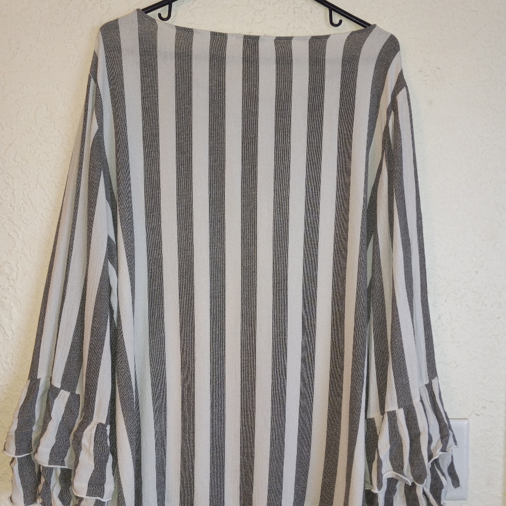 ODDY Bell Sleeve Blouse - Picture 5 of 8